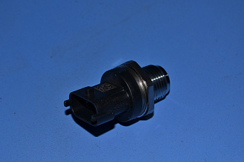 Датчик давл топлива в рампе Камминз 3310 Валдай Е-3 "BOSCH" (0281002937) _