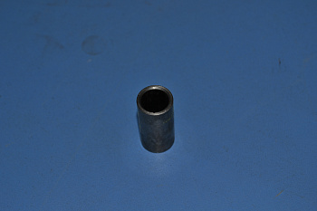 Втулка болта заднего аморт 2101-07 распорн.