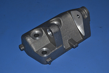 Кронштейн генератора 2110 8кл нижний 